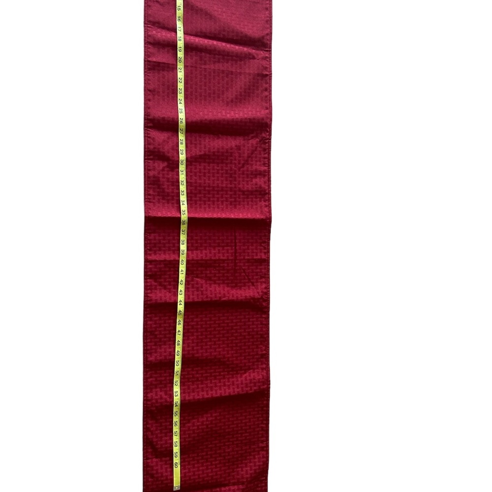 Red table runner